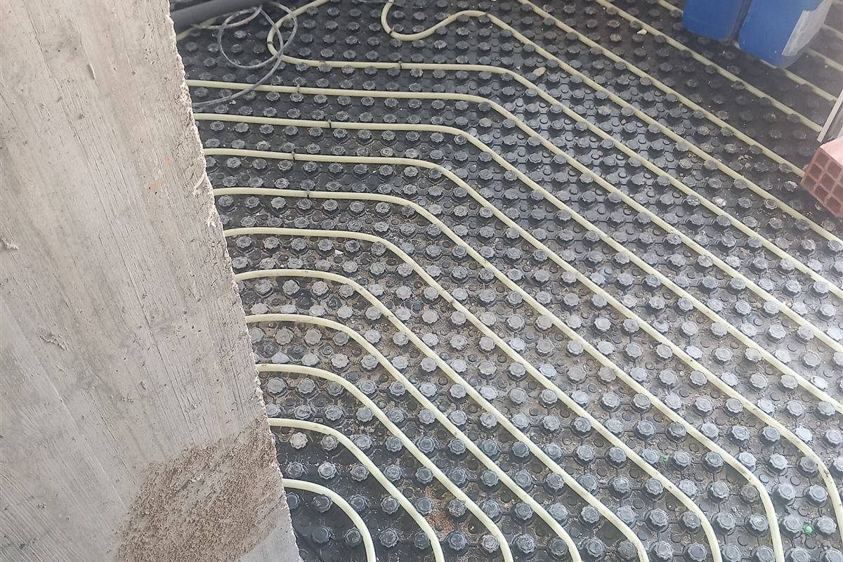 Piso radiante em obra