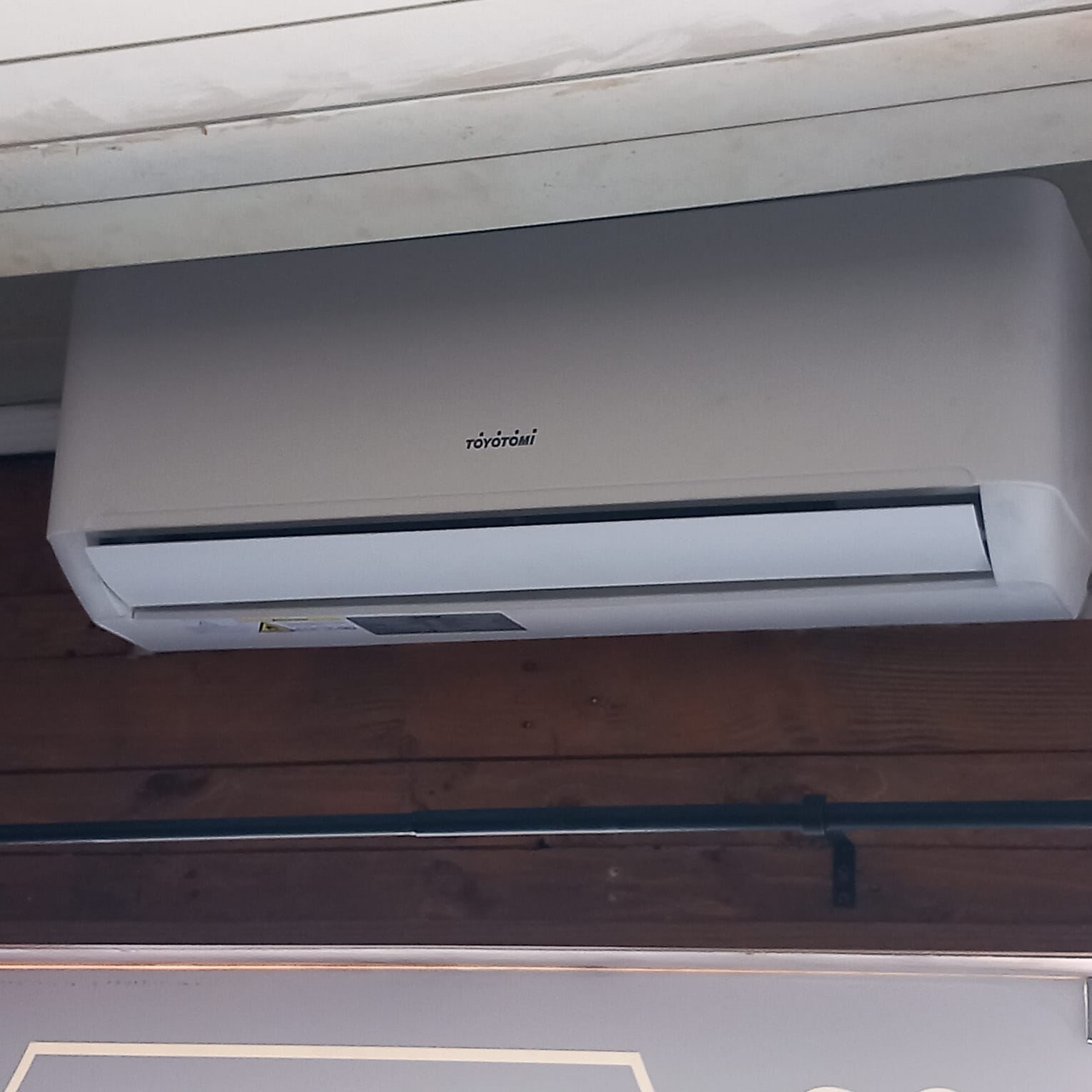 Ar condicionado Toyotomi instalado em interior